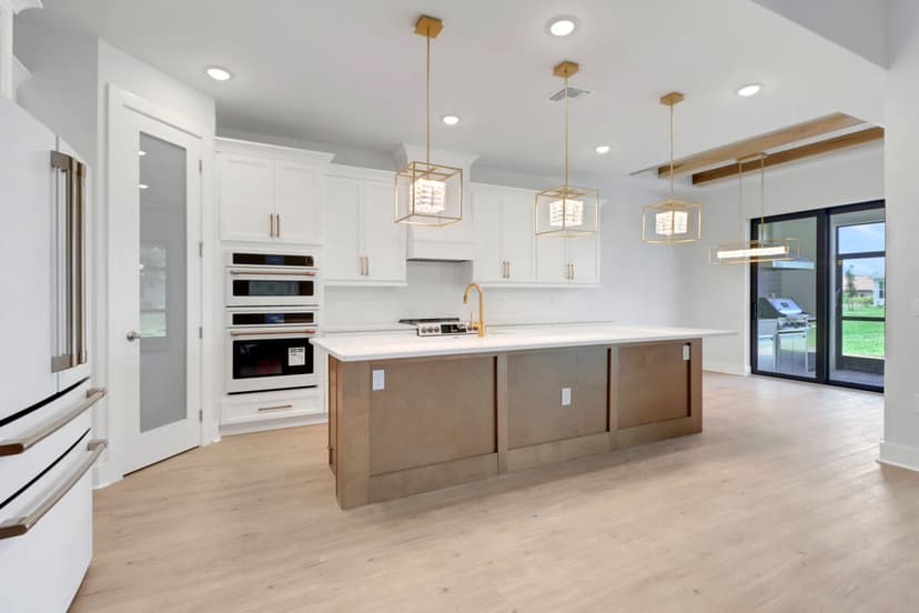Hardwyn kitchen and dining area