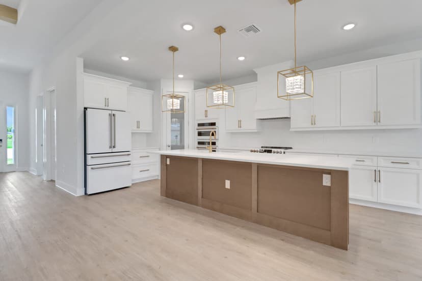 Hardwyn kitchen with island