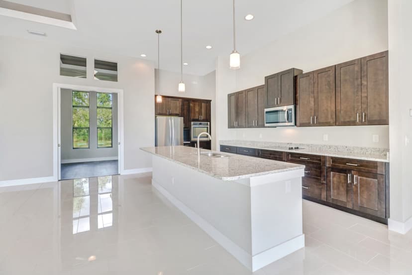 Spica kitchen with island