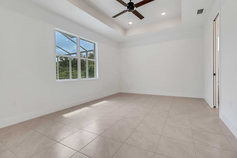 Hardwyn bedroom with ceiling fan